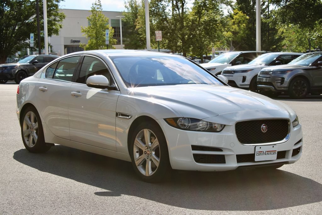 Used 2017 Jaguar XE Prestige AWD/4WD image 2