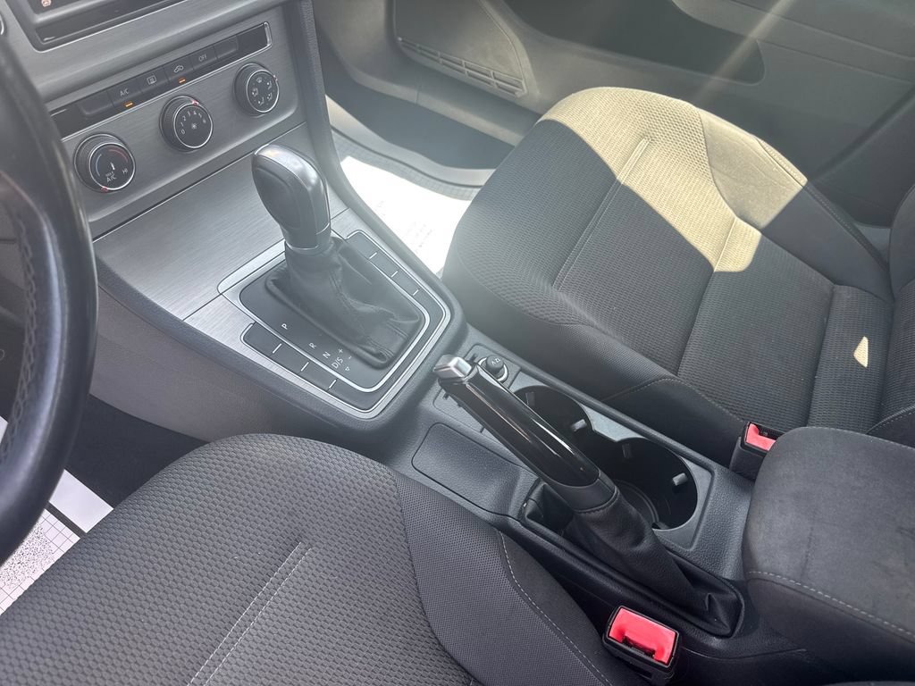 Used 2017 Volkswagen Golf S FWD image 24