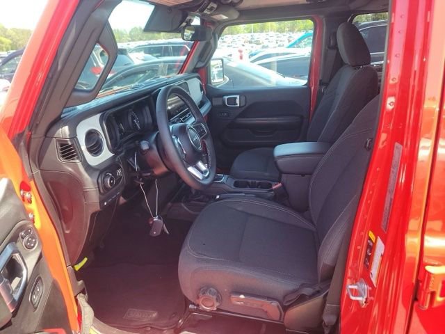Used 2025 Jeep Wrangler Unlimited Sahara AWD/4WD image 8