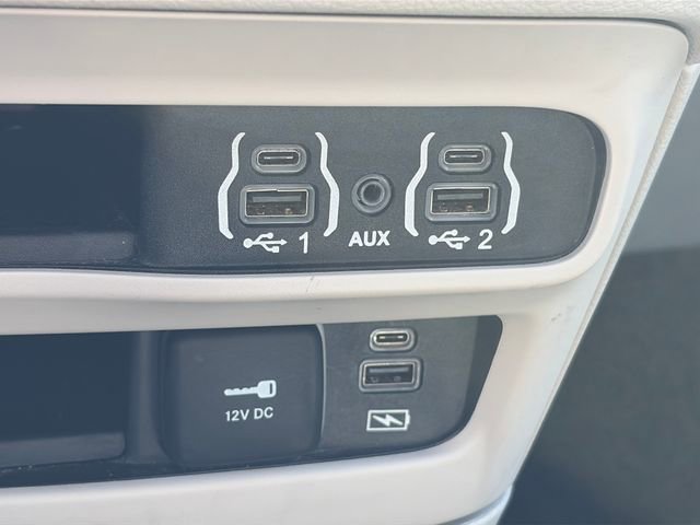 Used 2022 Chrysler Pacifica Touring-L FWD image 56