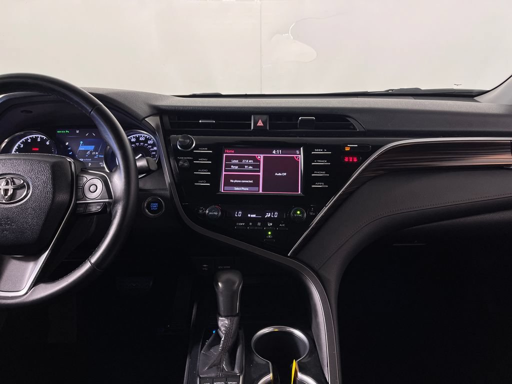 Certified 2018 Toyota Camry XLE FWD image 15