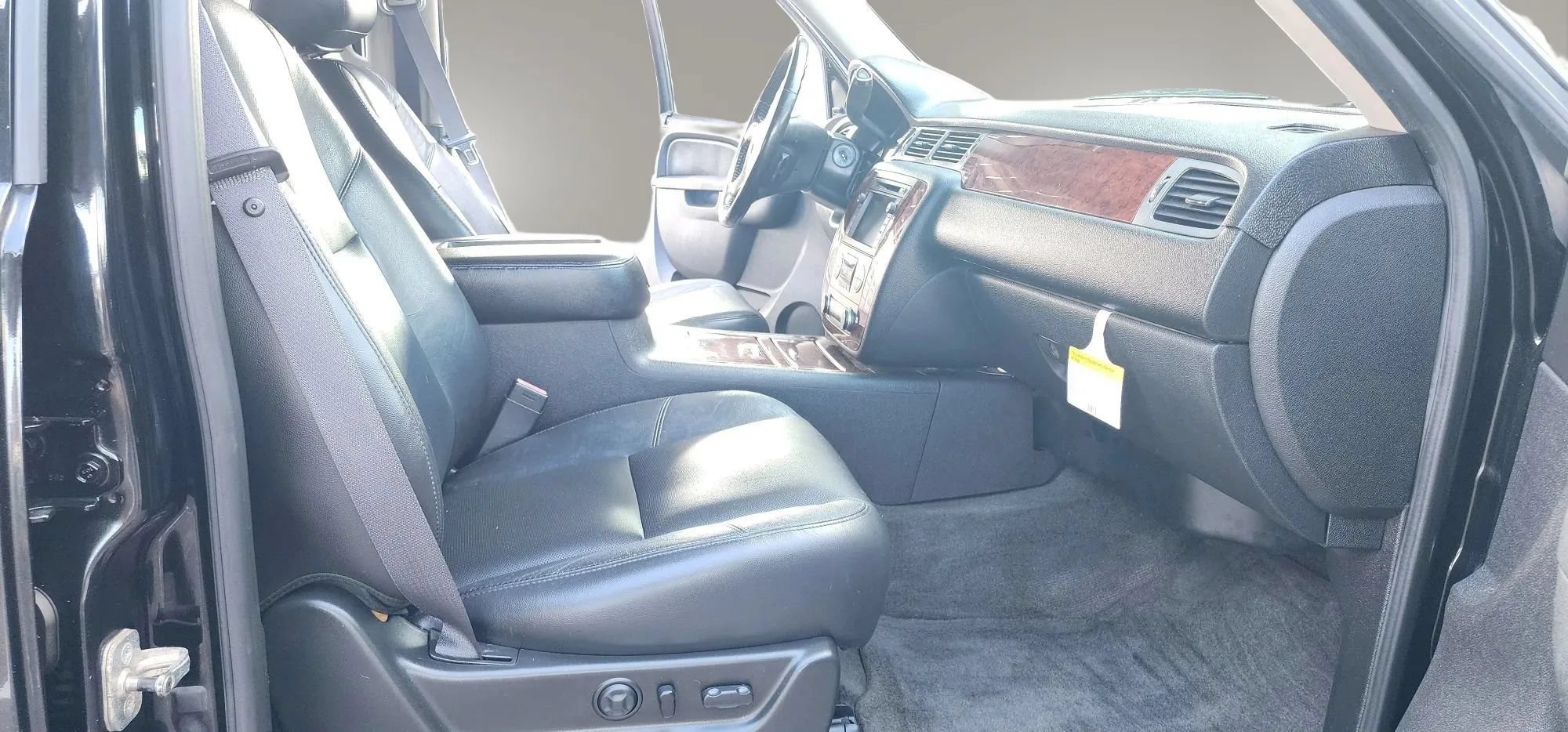 Used 2011 Chevrolet Avalanche LTZ AWD/4WD image 22