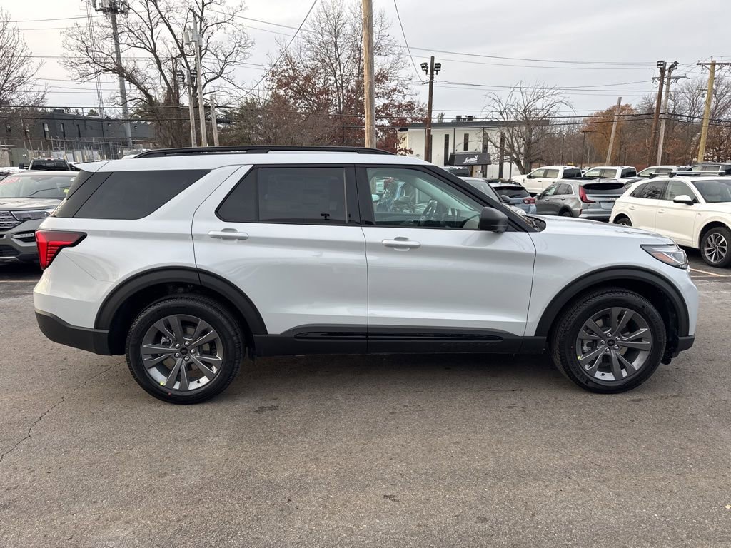 New 2026 Ford Explorer Active w/ Active Comfort Package image 4