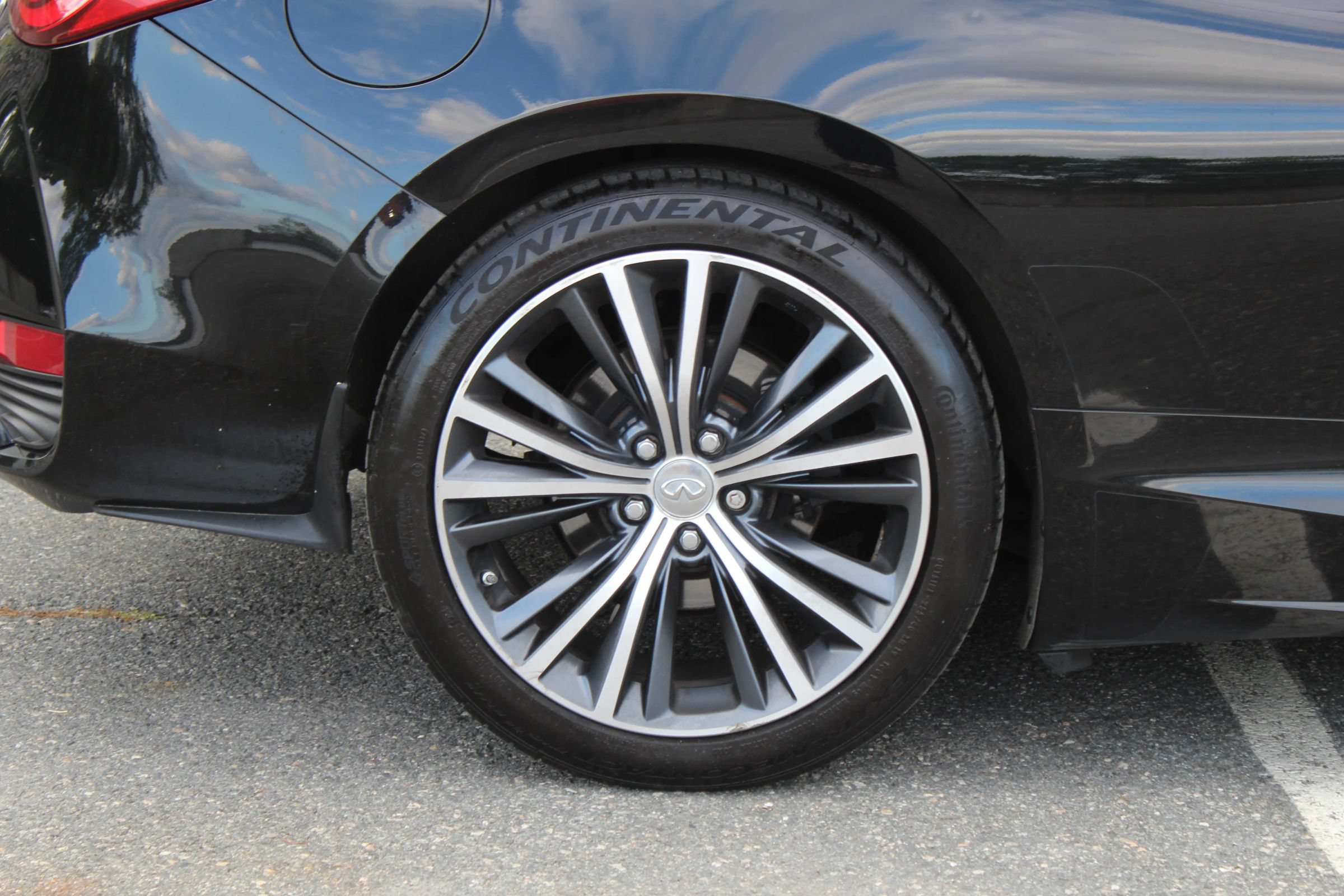 Used 2019 INFINITI Q60 3.0t Luxe w/ Essential Package AWD/4WD image 35