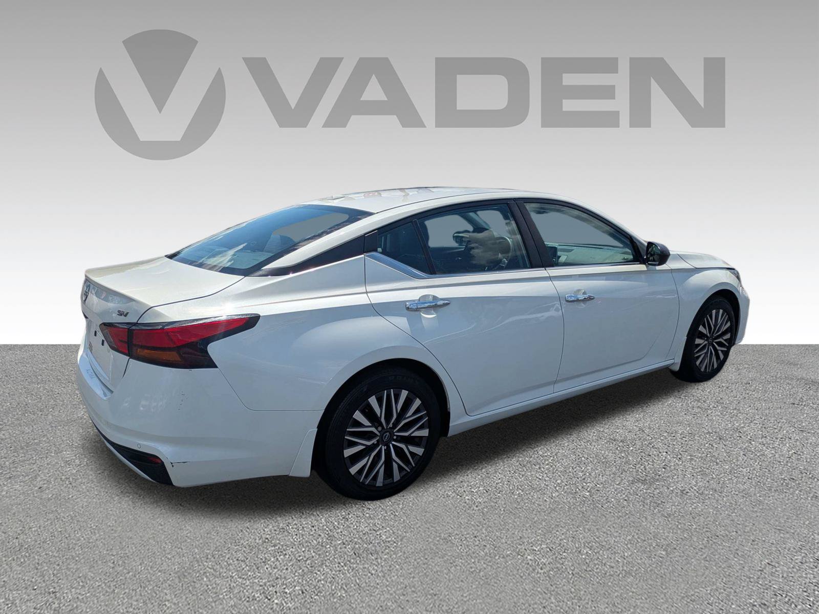 Used 2024 Nissan Altima 2.5 SV FWD image 25