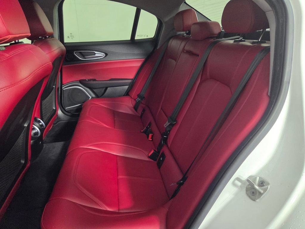 Used 2020 Alfa Romeo Giulia RWD image 22