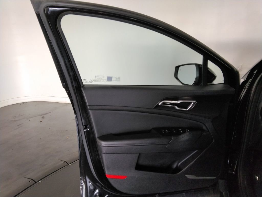Used 2025 Kia Sportage EX image 25