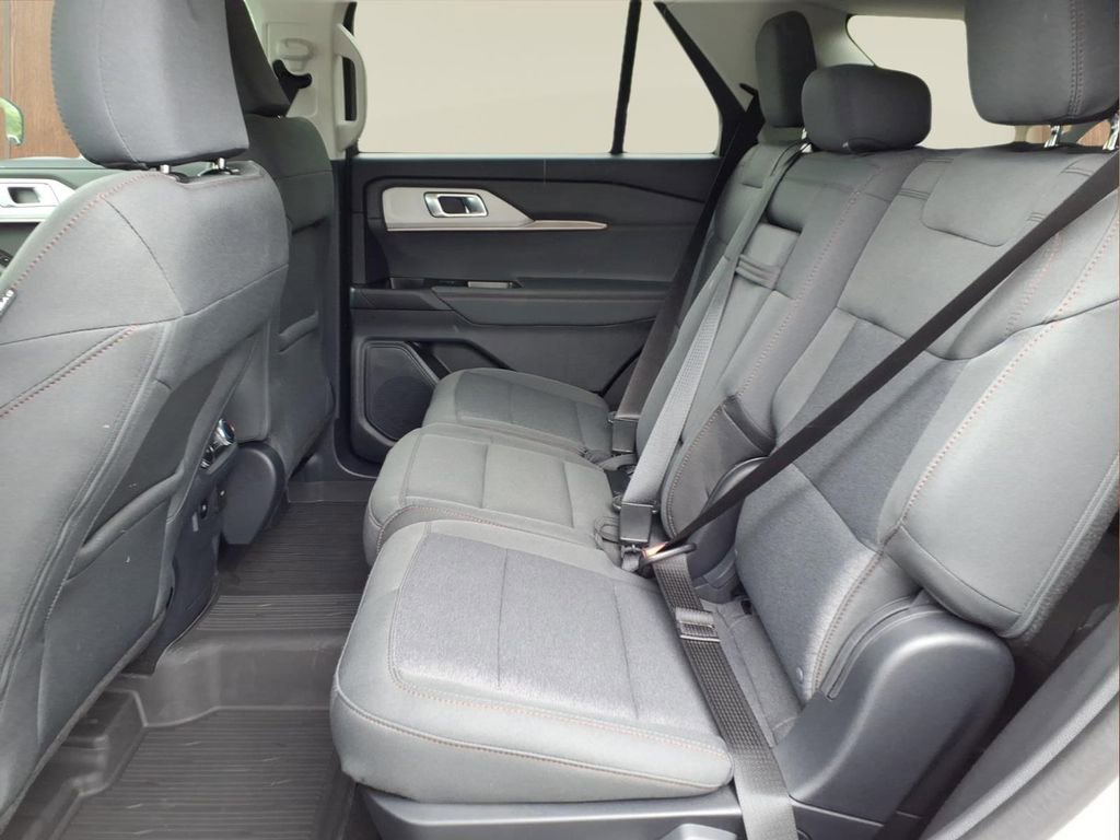 Used 2025 Ford Explorer Active AWD/4WD image 19