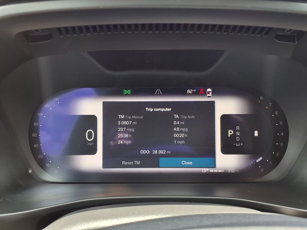 Certified 2023 Volvo XC40 B5 Ultimate w/ Protection Package Premier AWD/4WD image 32