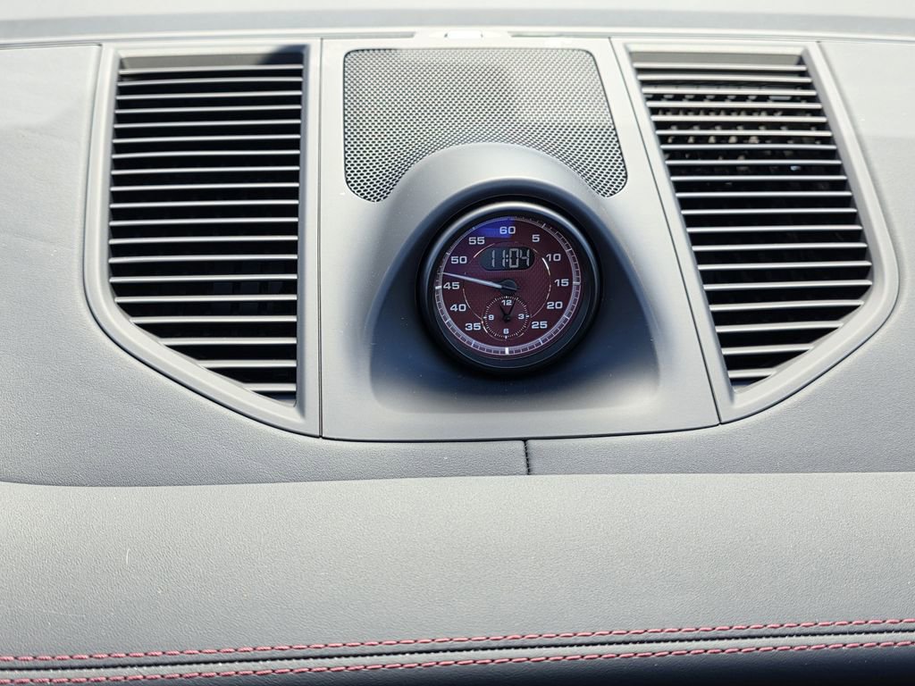 Used 2025 Porsche Macan image 27