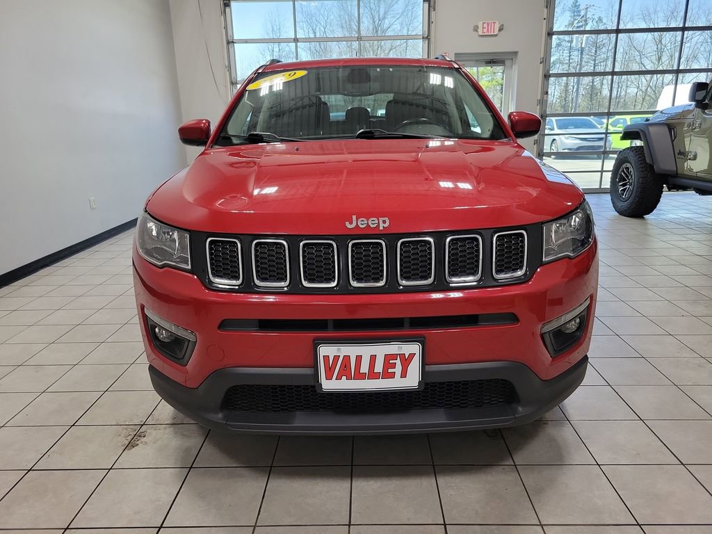Used 2019 Jeep Compass Latitude w/ Popular Equipment Group AWD/4WD image 3