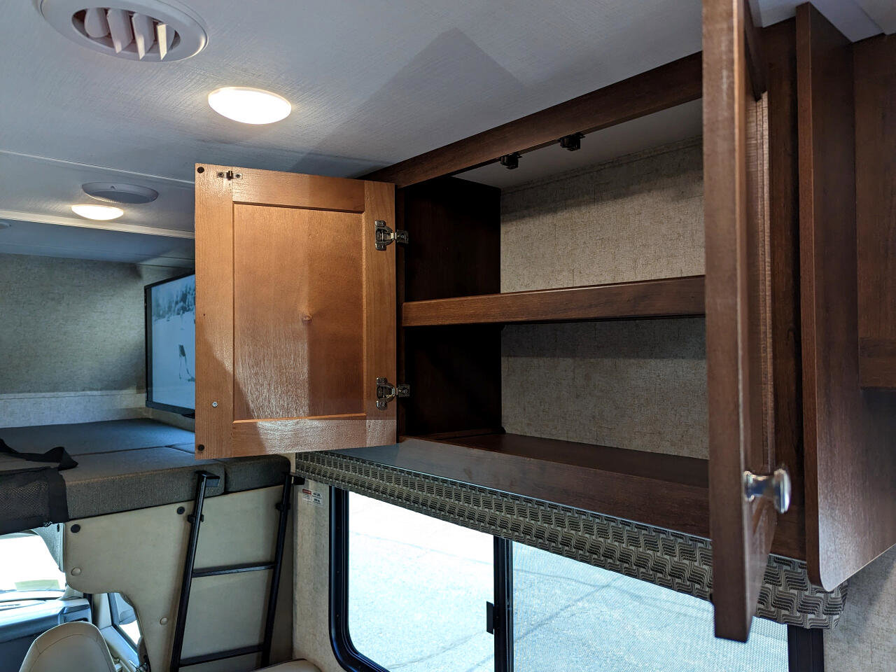 Used 2019 Chevrolet Express 4500 w/ RV Package RWD image 42