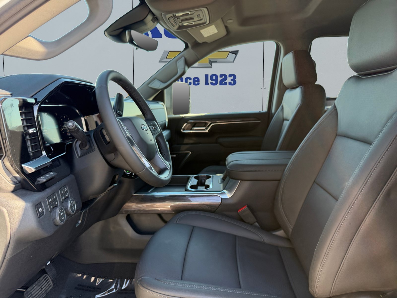 New 2026 Chevrolet Silverado 2500 LTZ w/ LTZ Plus Package AWD/4WD image 10