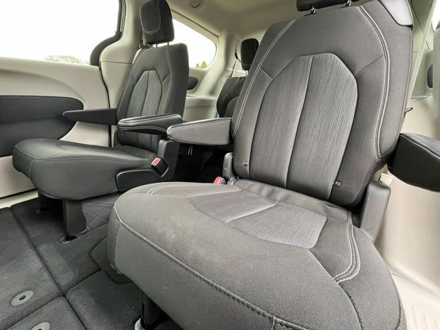 Used 2024 Chrysler Voyager LX FWD image 25