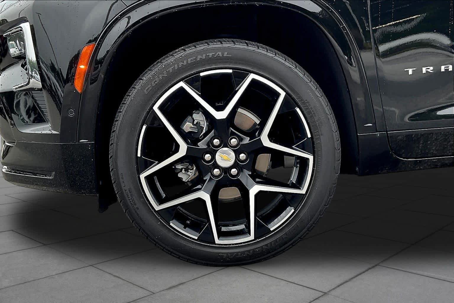 Used 2025 Chevrolet Traverse High Country w/ LPO, Floor Liner Package FWD image 21