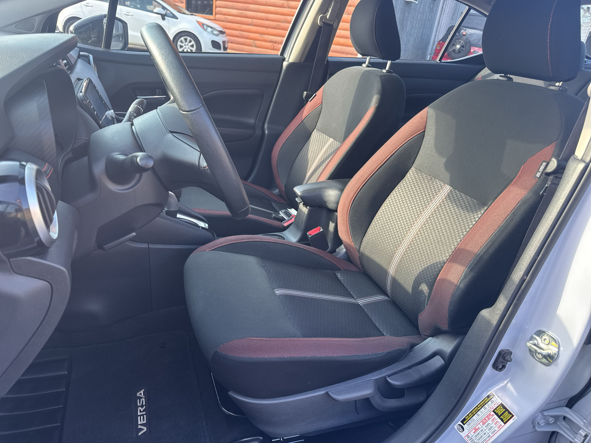 Used 2025 Nissan Versa SR FWD image 9