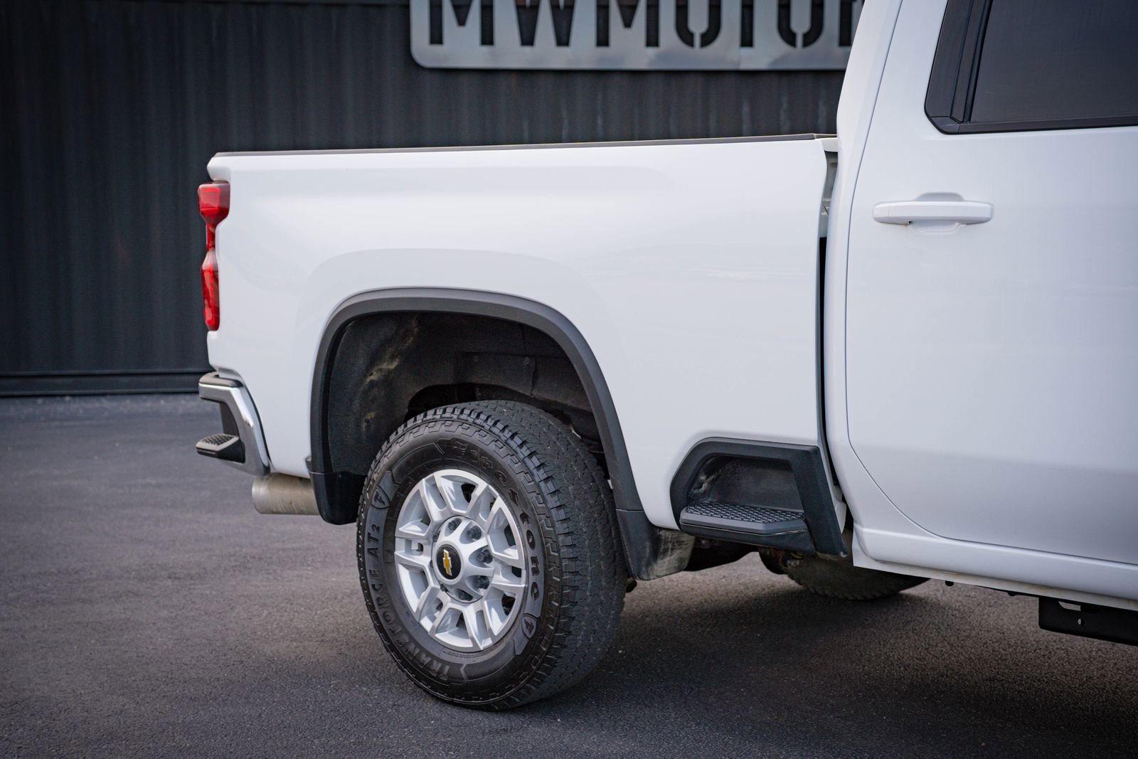 Used 2024 Chevrolet Silverado 2500 LT w/ Convenience Package image 5