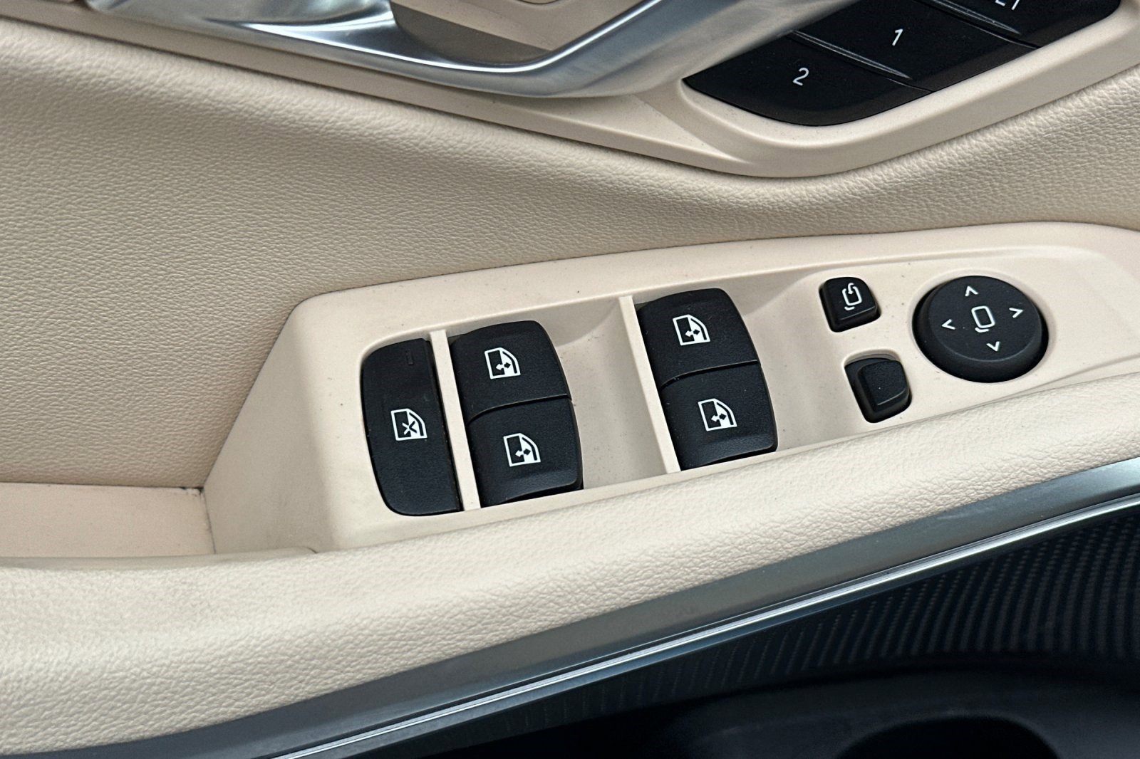 Used 2025 BMW 330i Sedan w/ Convenience Package image 13