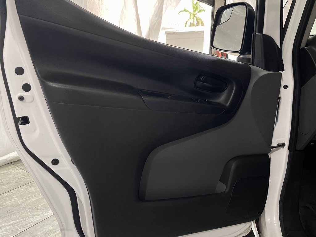 Used 2020 Nissan NV200 S image 14