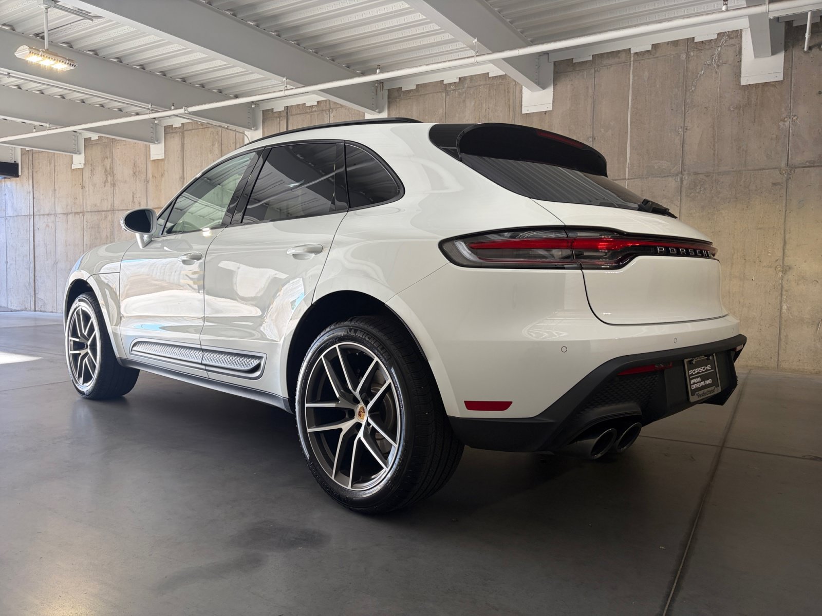 Certified 2026 Porsche Macan AWD/4WD image 3