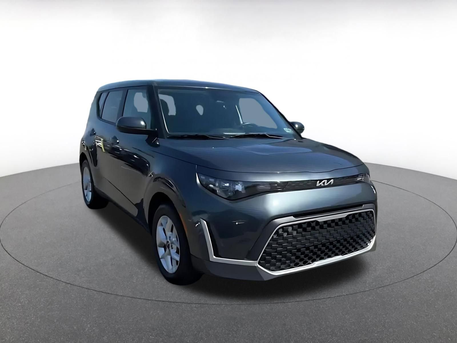 Used 2025 Kia Soul LX w/ LX Technology Package FWD image 3