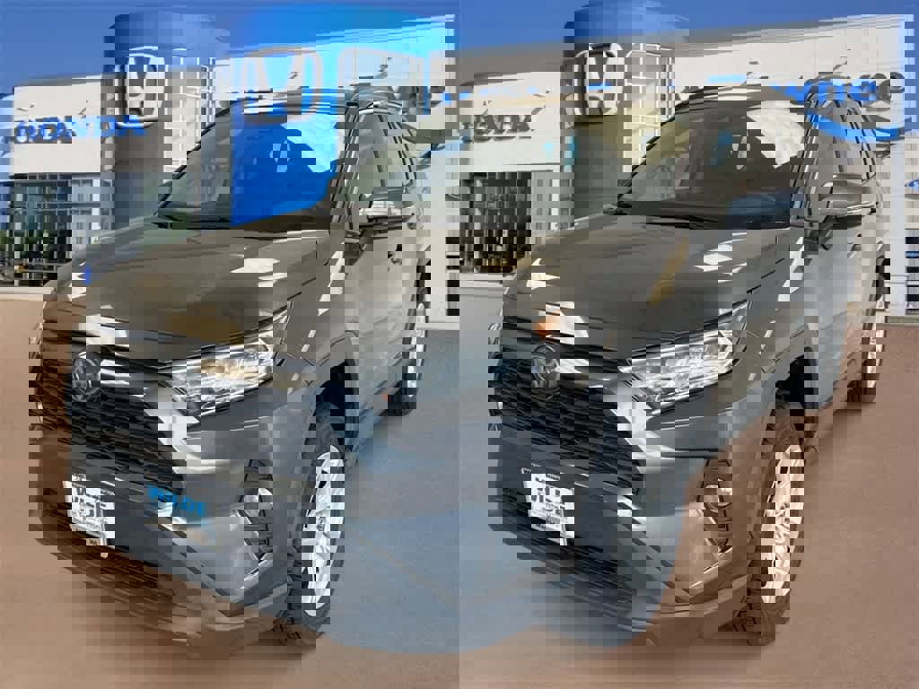 Used 2019 Toyota RAV4 XLE image 4