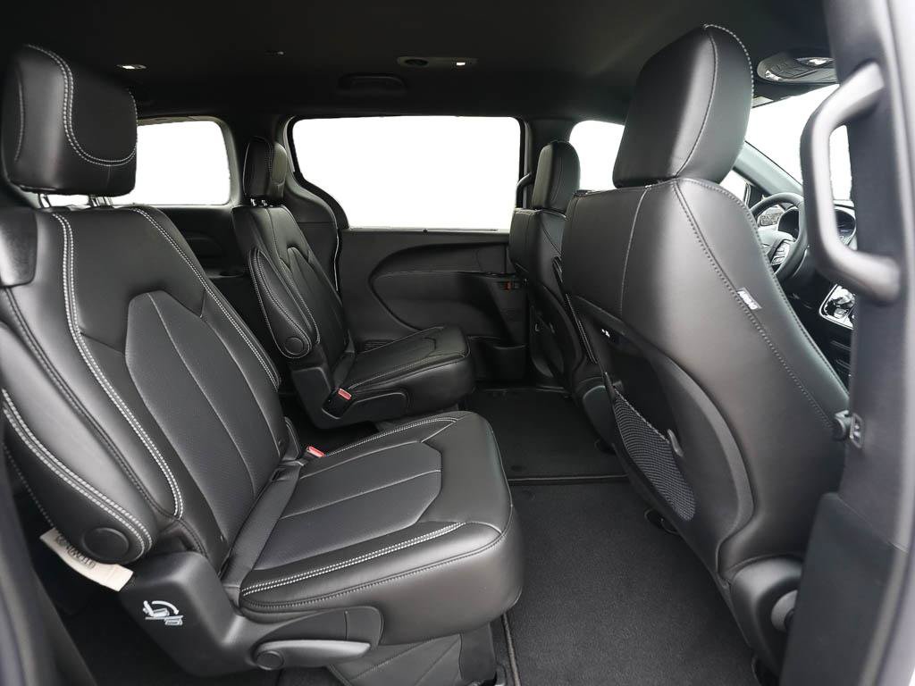 New 2027 Chrysler Pacifica Select AWD/4WD image 19