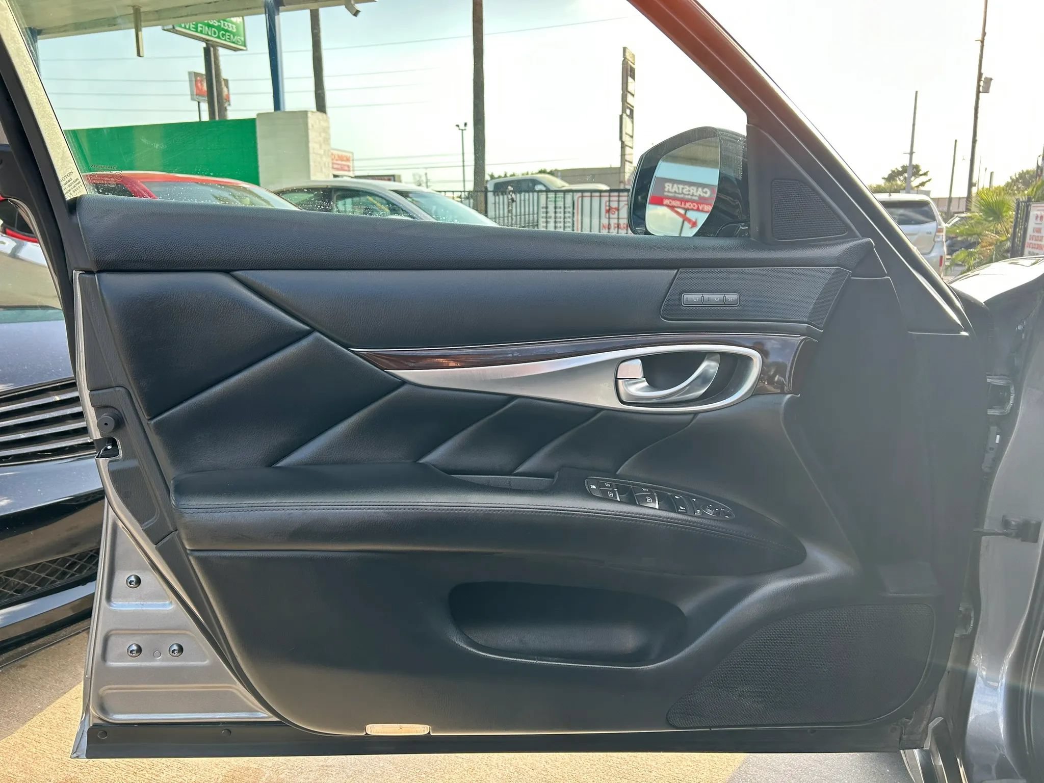 Used 2019 INFINITI Q70 L 3.7 AWD/4WD image 12