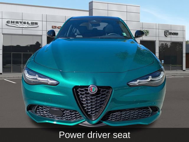 Used 2025 Alfa Romeo Giulia AWD w/ Veloce Package AWD image 10