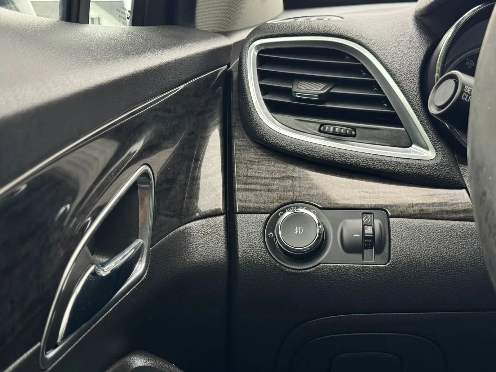 Used 2014 Buick Encore Leather AWD/4WD image 31