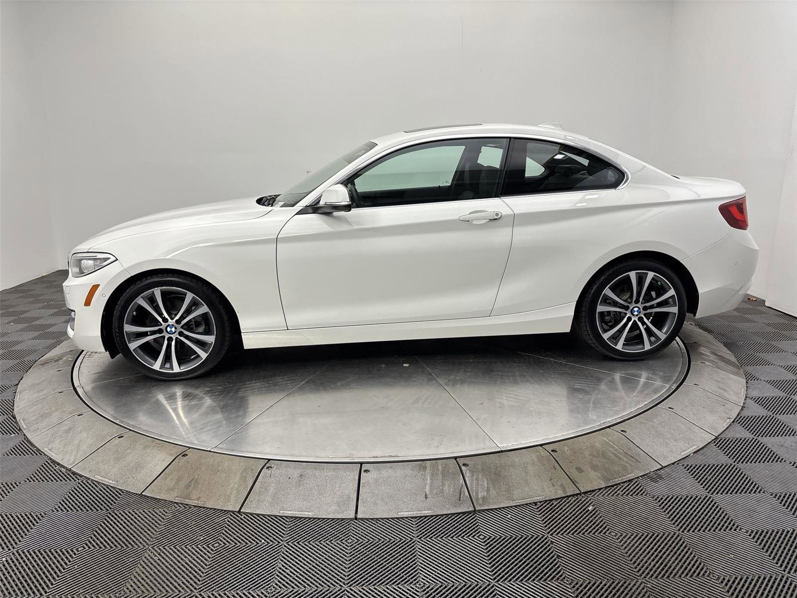 Used 2017 BMW 230i xDrive Coupe AWD/4WD image 16