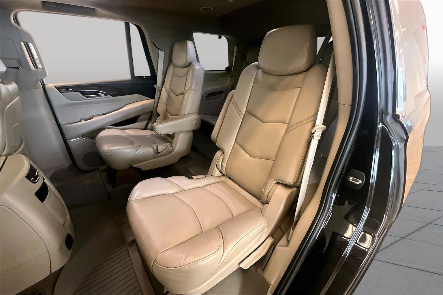 Used 2019 Cadillac Escalade Luxury AWD/4WD image 17