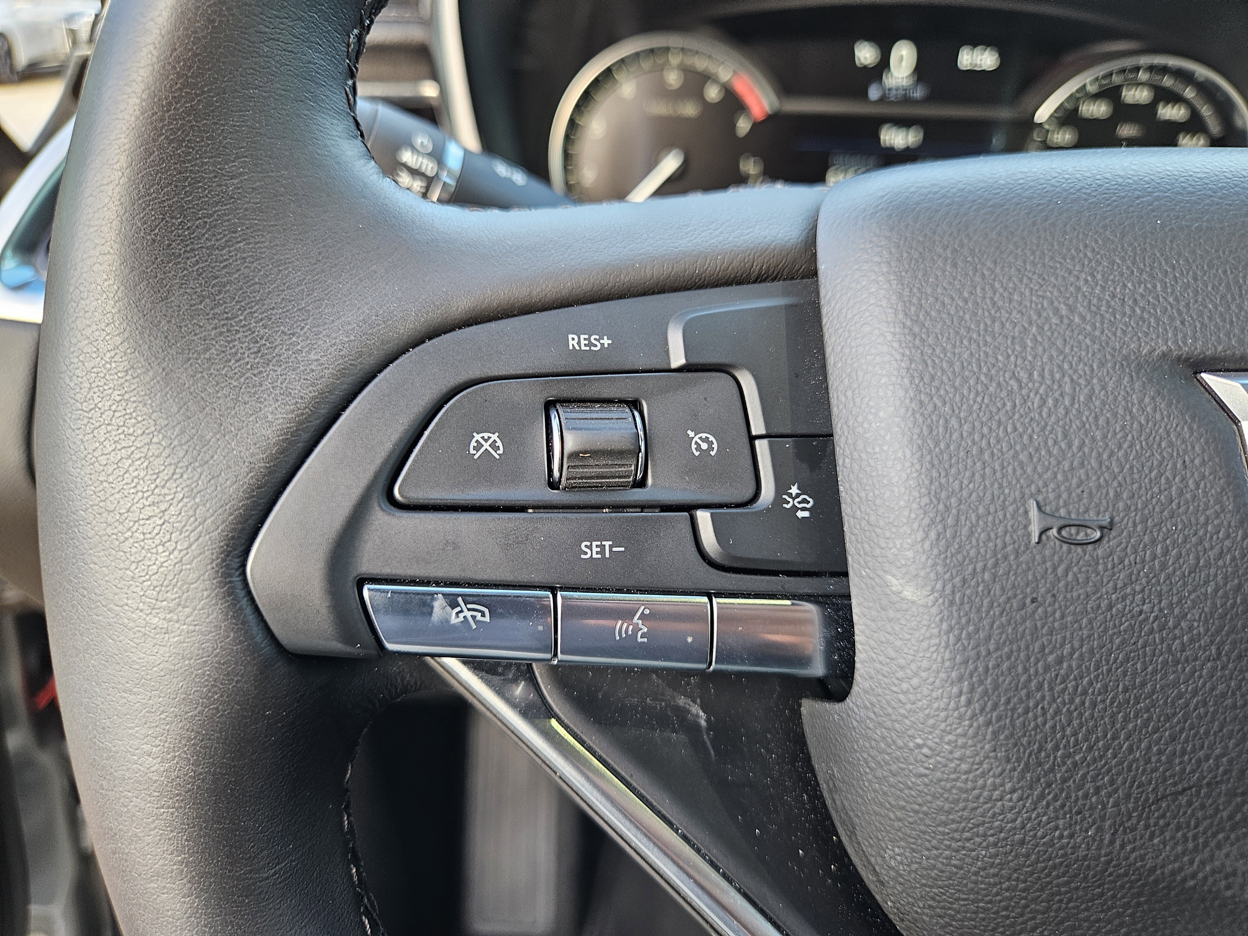 New 2025 Cadillac XT6 Luxury image 33