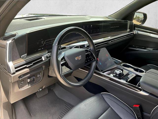 Used 2025 Cadillac Escalade Premium Luxury RWD image 13