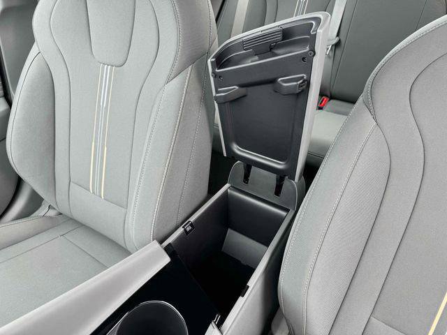 New 2025 Hyundai Elantra SEL FWD image 18
