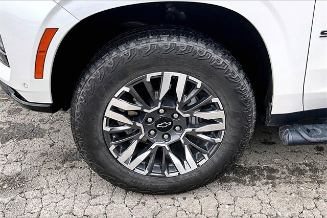 Used 2025 Chevrolet Suburban Z71 image 35