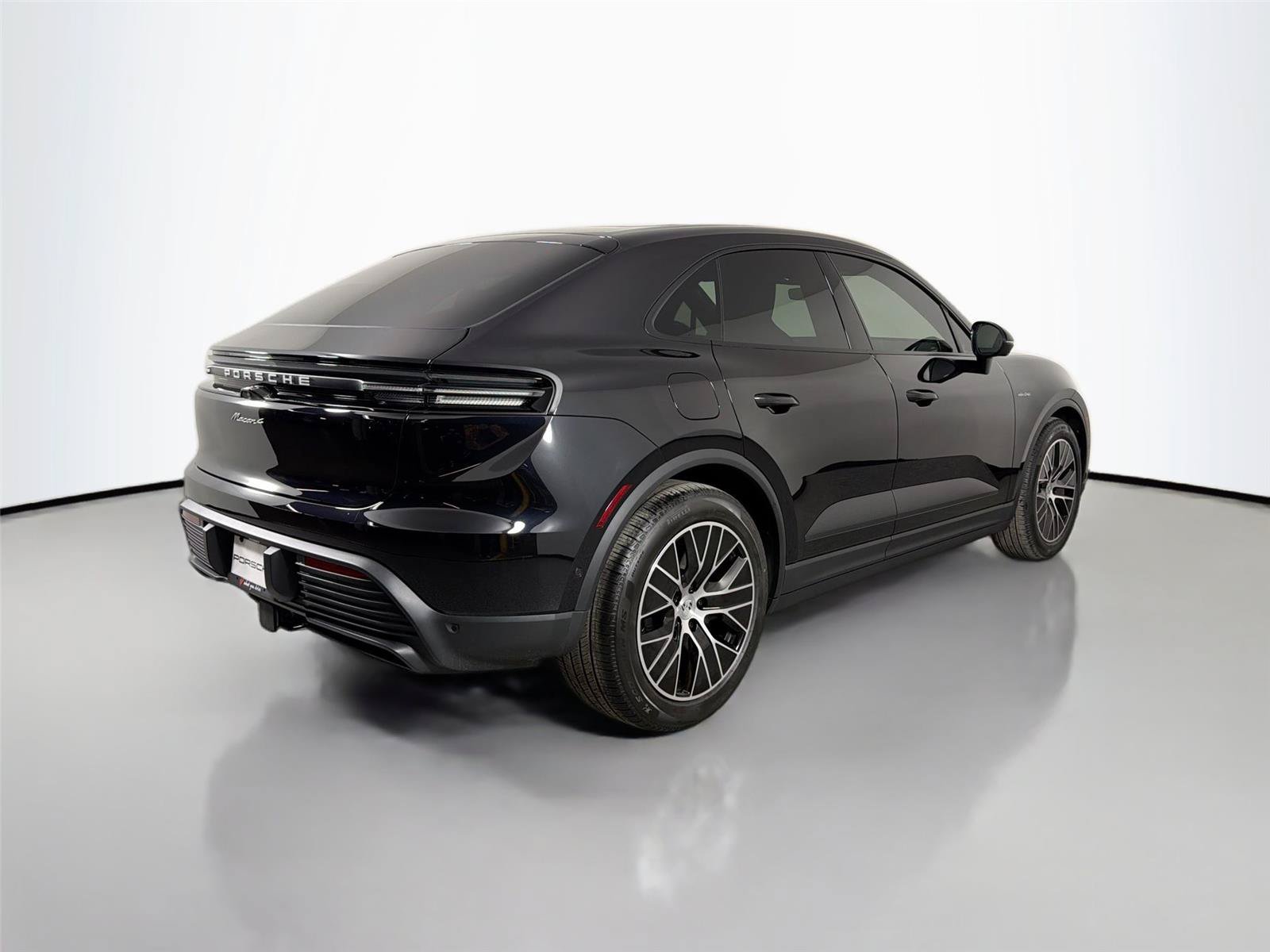 Certified 2026 Porsche Macan 4 Electric AWD/4WD image 7