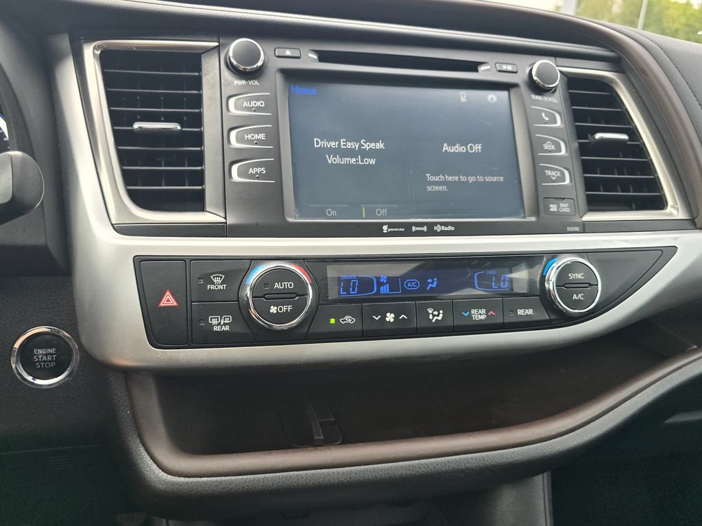 Used 2019 Toyota Highlander XLE FWD image 28