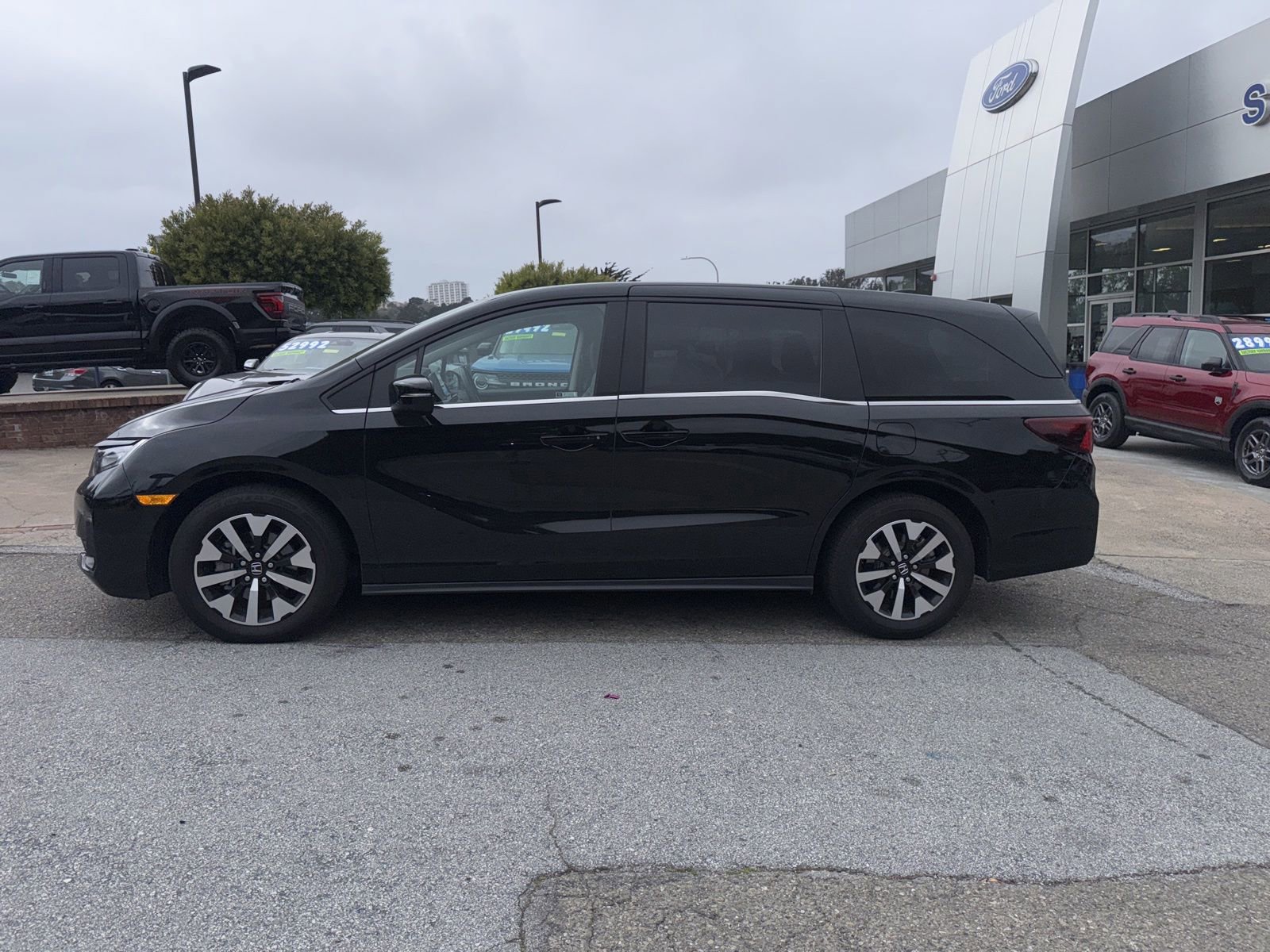 Used 2025 Honda Odyssey EX-L image 4