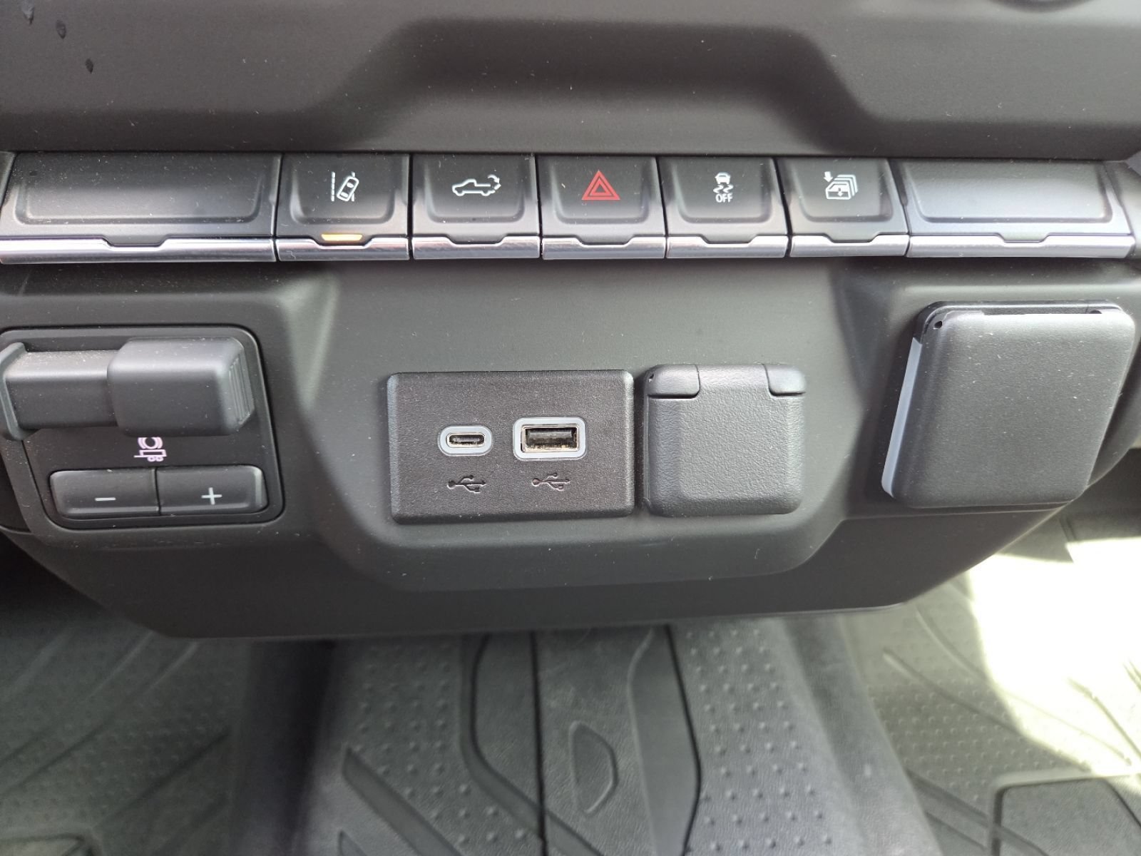 Used 2025 Chevrolet Silverado 2500 Custom w/ Custom Convenience Package AWD/4WD image 9