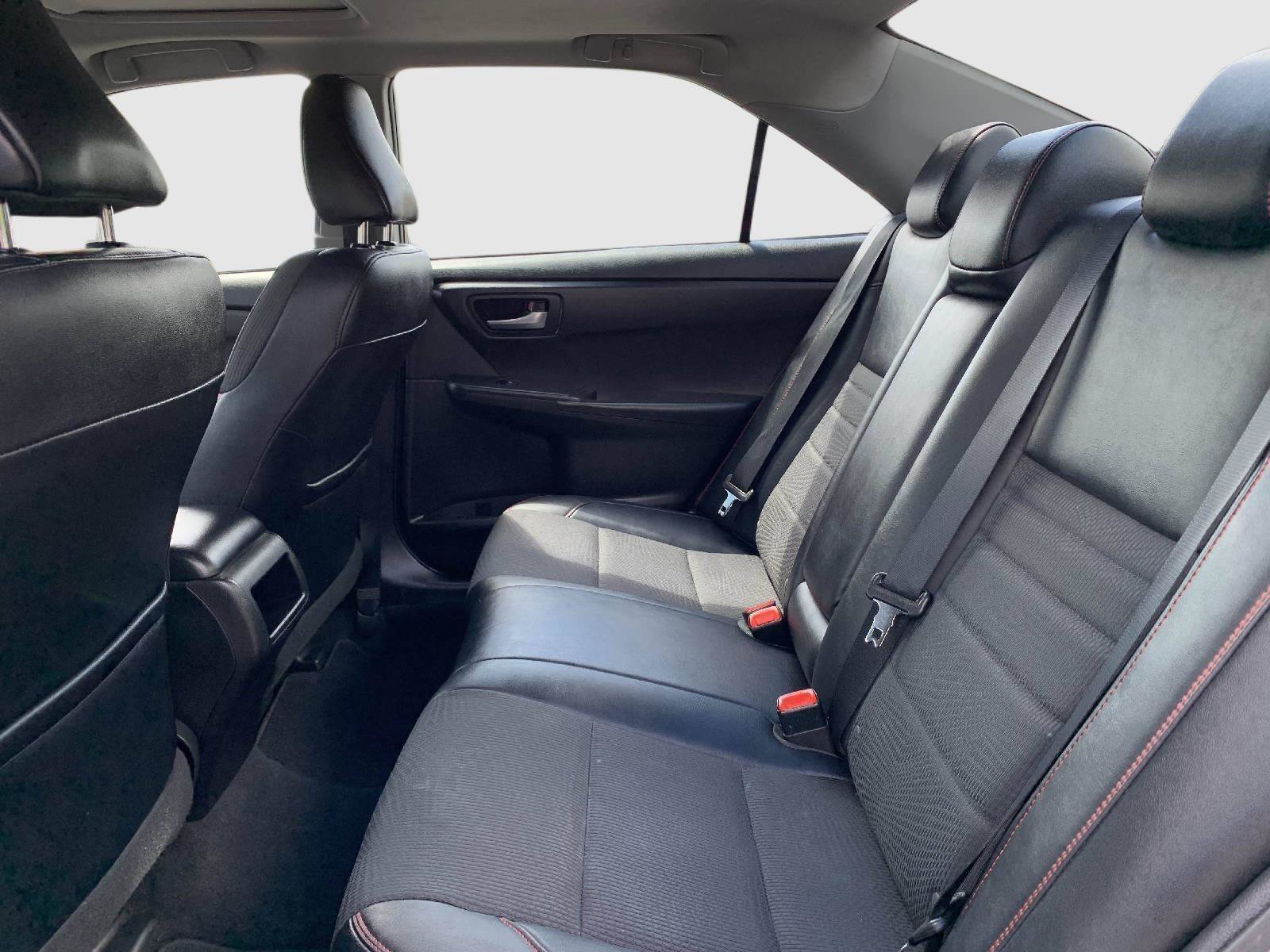 Used 2017 Toyota Camry SE w/ Moonroof Package FWD image 34
