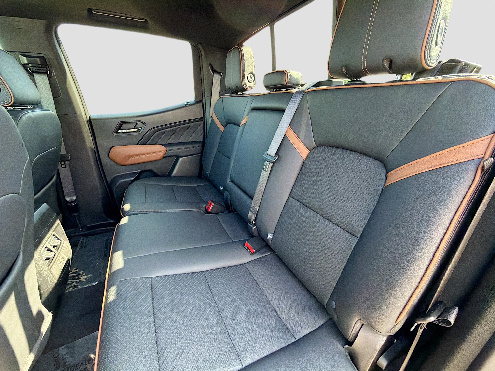 Used 2024 GMC Canyon AT4 w/ AT4 Premium Package image 20