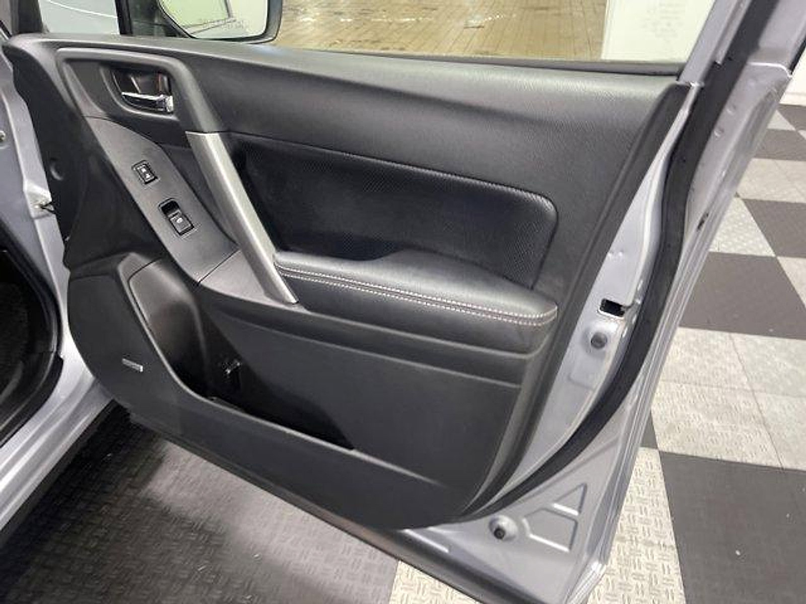 Used 2014 Subaru Forester 2.5i Touring AWD/4WD image 18