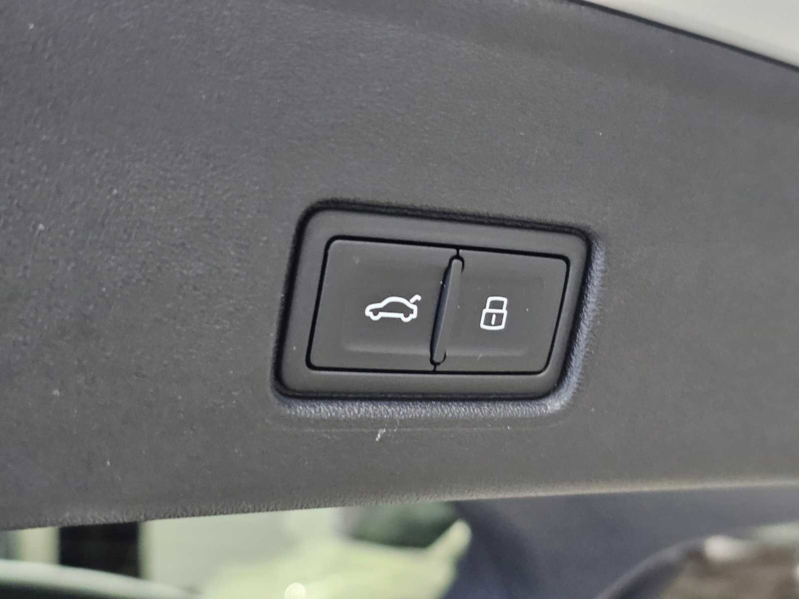 Used 2023 Audi Q4 e-tron Premium Plus w/ Premium Plus image 17