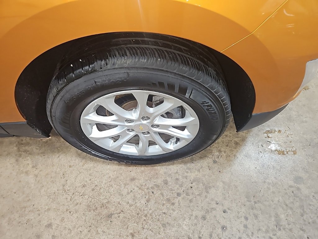 Used 2018 Chevrolet Equinox LT w/ Sun & Infotainment Package image 12