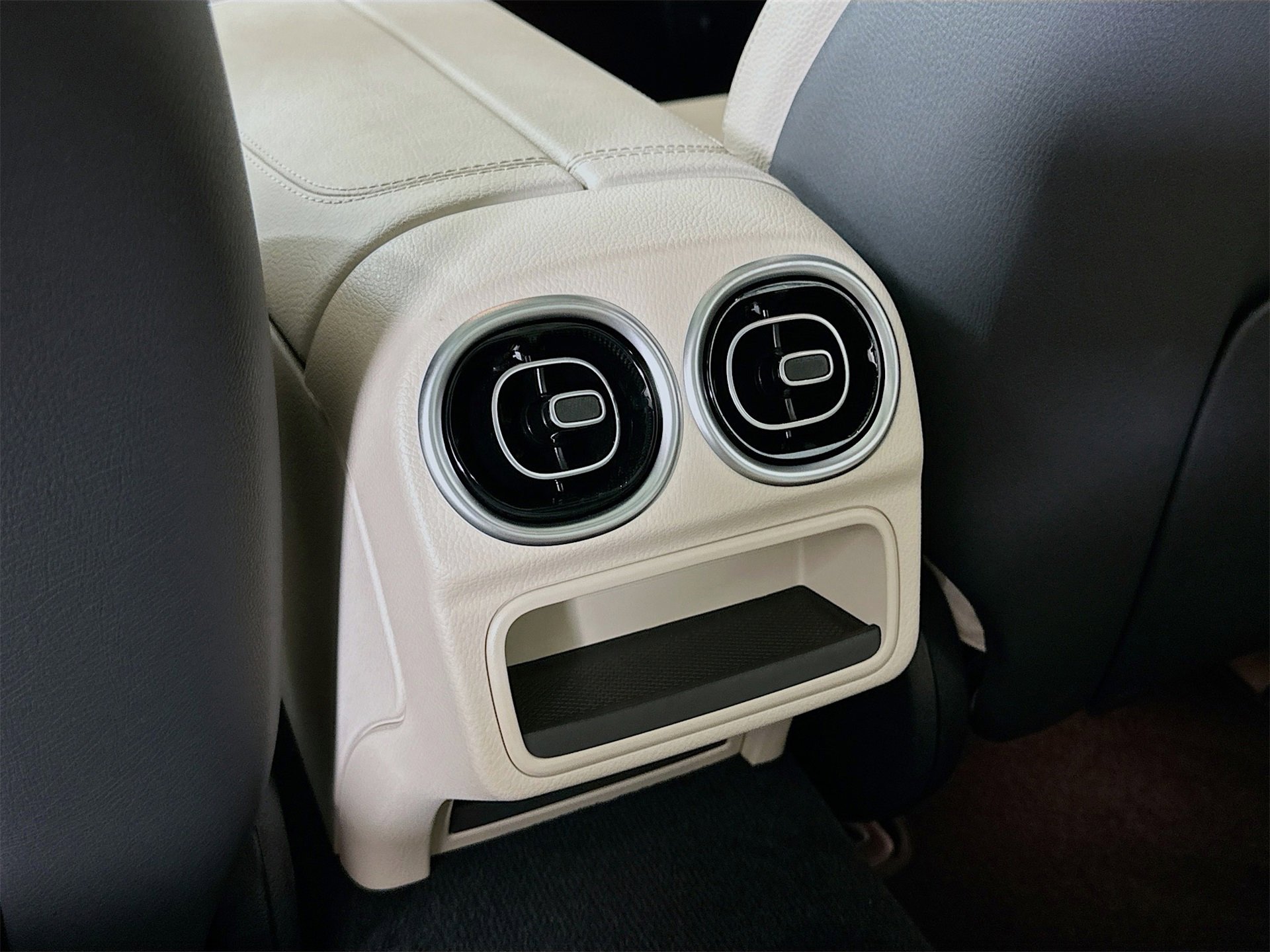 Used 2025 Mercedes-Benz C 300 Sedan image 28