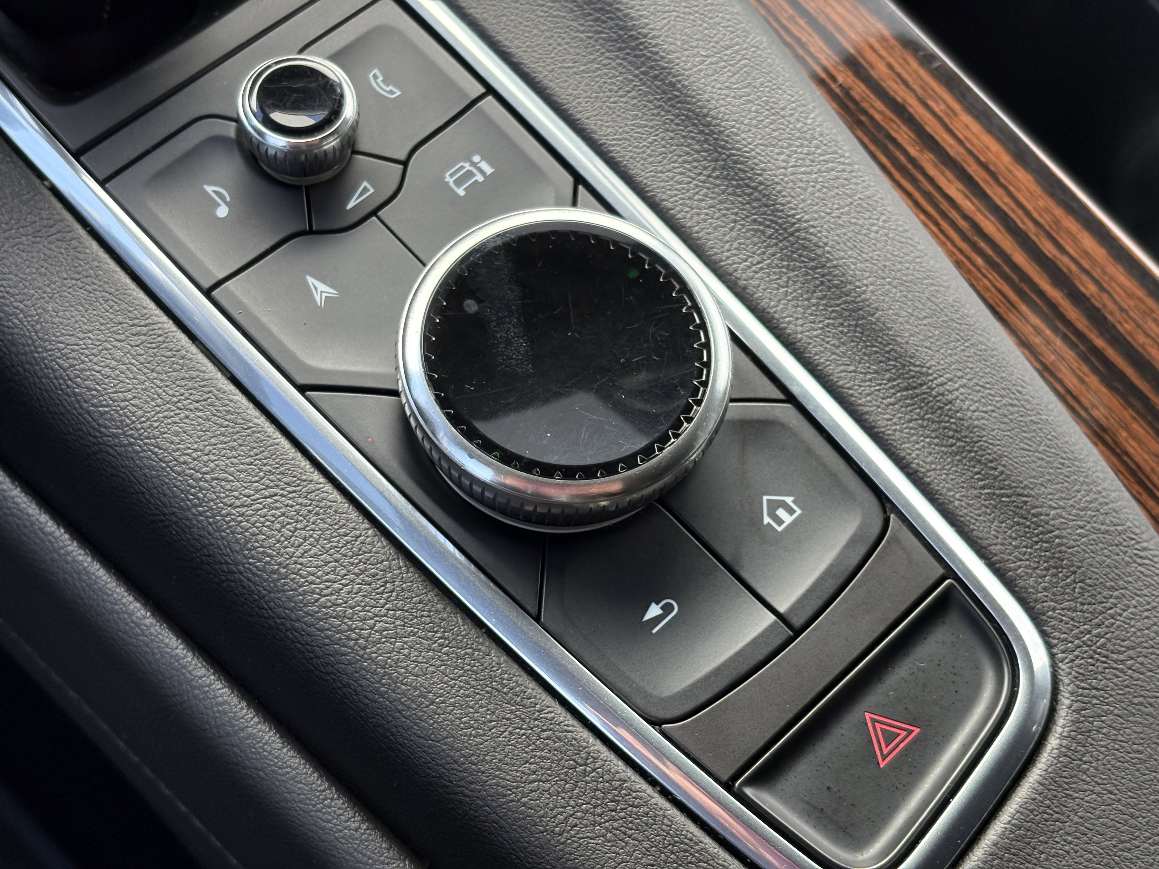 Used 2022 Cadillac Escalade Premium Luxury image 31