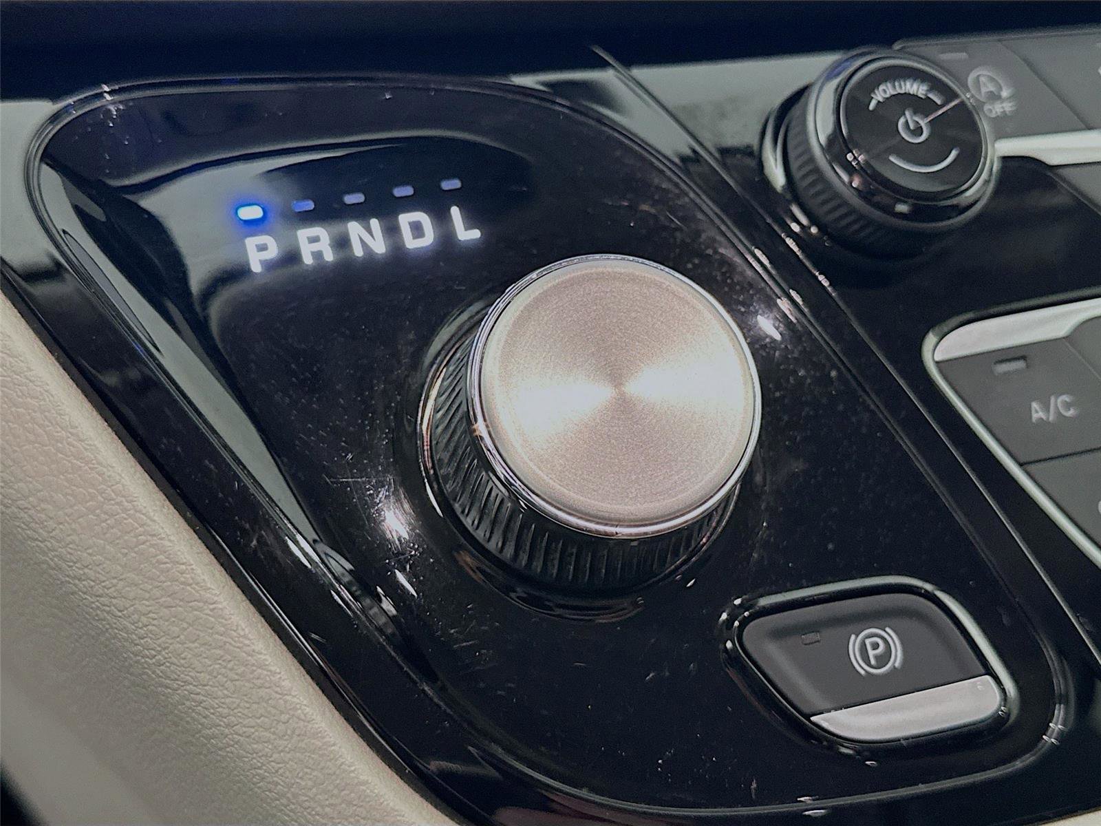 Used 2024 Chrysler Pacifica Touring-L FWD image 15