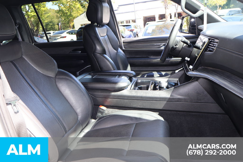 Used 2024 Jeep Wagoneer L Series II w/ Flexible Seating Group RWD image 30