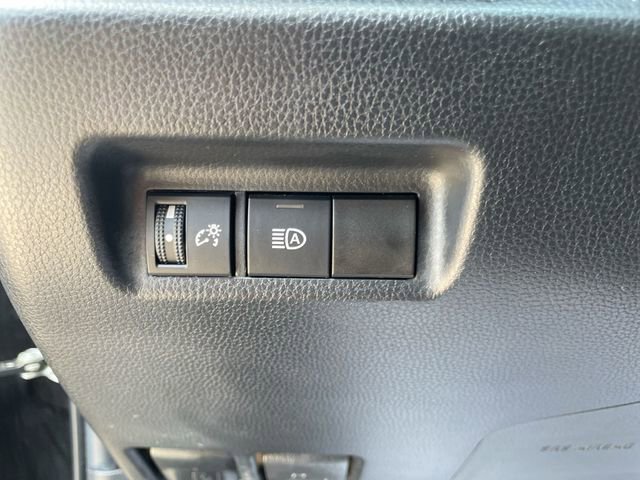 Used 2022 Toyota RAV4 XLE image 12